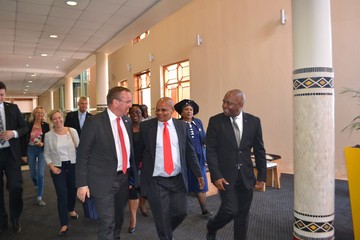 Minister Pistorius reist mit Arbeitsdelegation nach Südafrika