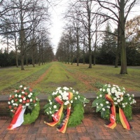 Kranzniederlegung Gedenkstätte Friedhof Seelhorst