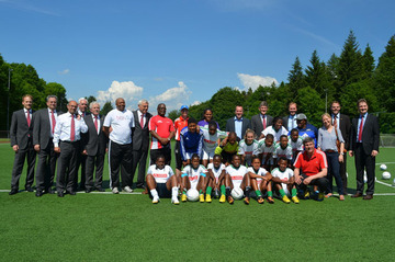 Gute Laune beim Gruppenbild für die Presse