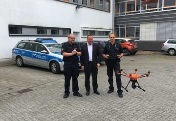 Derzeit wird der Nutzen von Drohnen für die Polizei getestet. Eingesetzt werden könnten sie u.a. bei Vermisstenfällen, Unfällen und Waldbränden.
