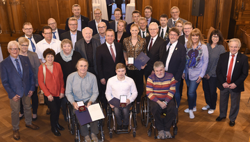 Gruppenfoto von allen Preisträgern und Vereinsvertretern