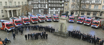 Die neuen Löschfahrzeuge auf dem Rathausplatz in Braunschweig