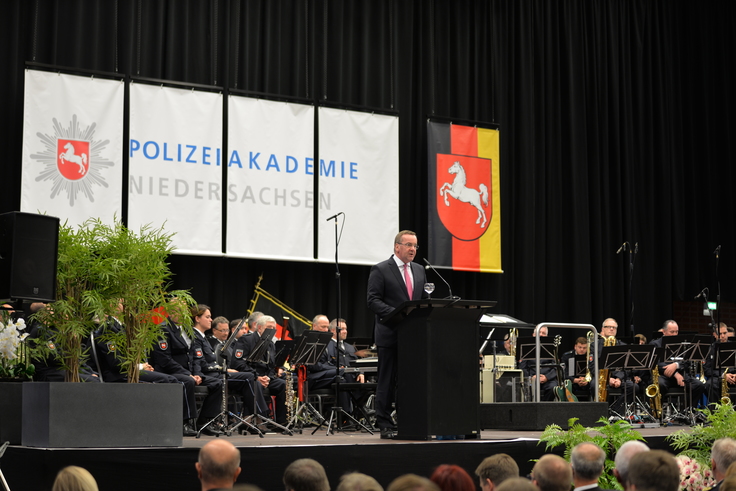 Verleihung des Bachelor of Arts an 772 angehende Polizeikommissarinnen und Polizeikommissare in Niedersachsen