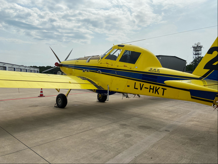 Löschflugzeug rechte Seite