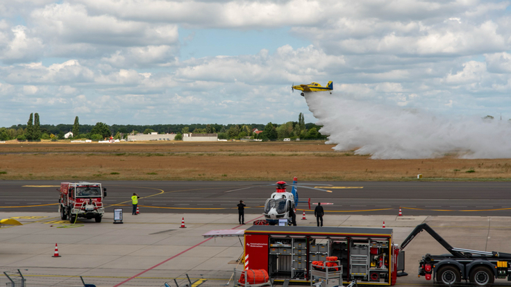 Ein Löschflugzeug im Einsatz