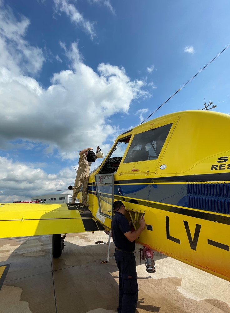 Entladung und Inspektion der Flugzeuge nach Ankunft in Braunschweig