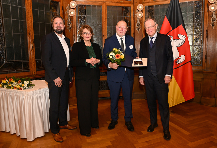 Niedersächsische Sportmedaille in vier Kategorien verliehen: Ministerpräsident Weil und Sportministerin Behrens vergeben höchste sportliche Auszeichnung des Landes