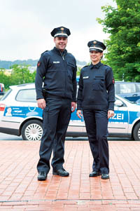 Blaue Uniform für Polizeibeamtinnen und -beamte in Niedersachsen
