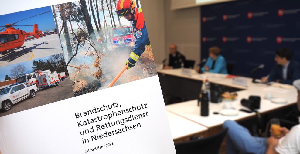 Brand-, Katastrophenschutz und Rettungsdienst 2022: Einsatzzahlen steigen deutlich – erstmals mehr als 130.000 Mitglieder bei Freiwilligen Feuerwehren